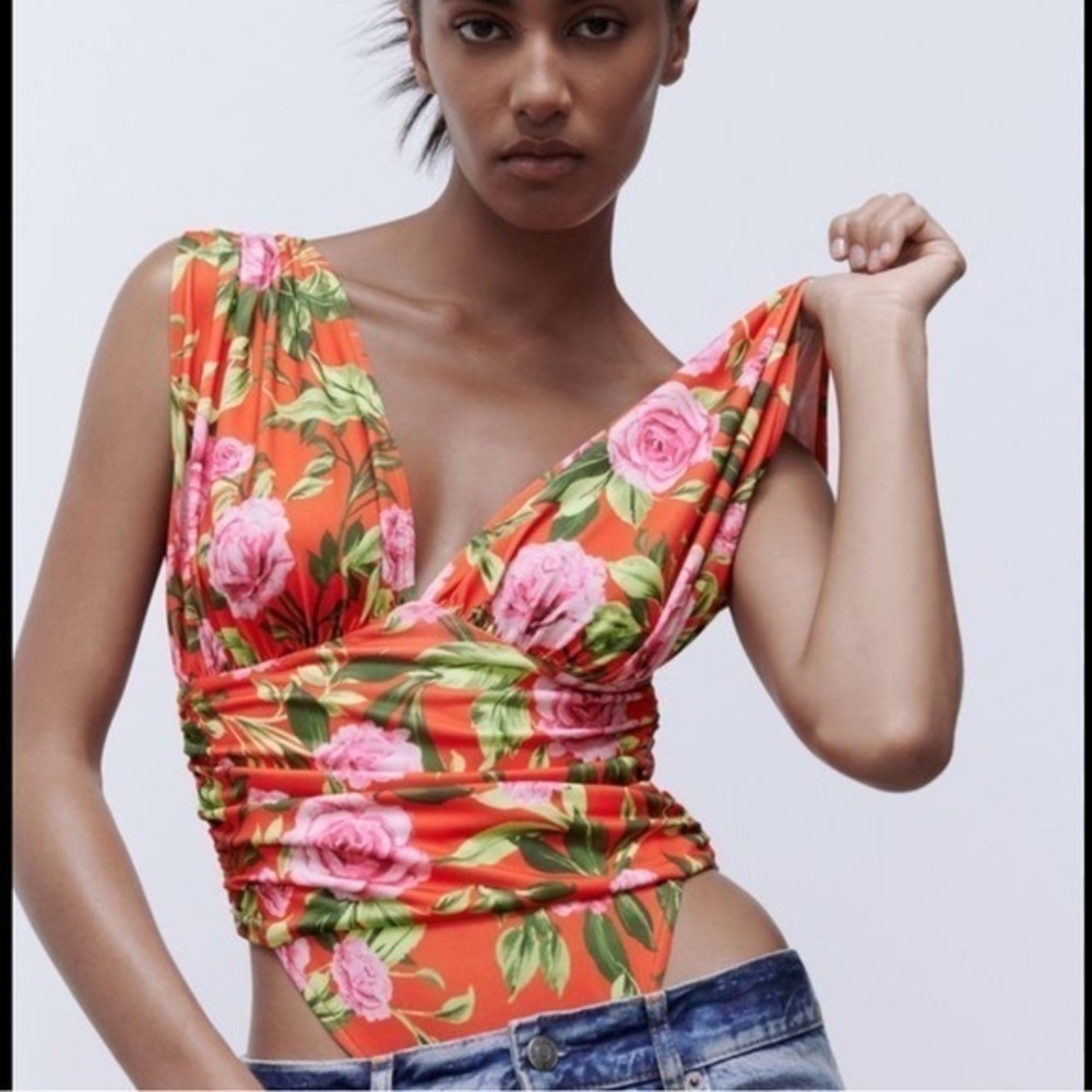 Zara Draped Red Orange Tropical Floral V Neck Bodysuit Women’s Size Small NWT
